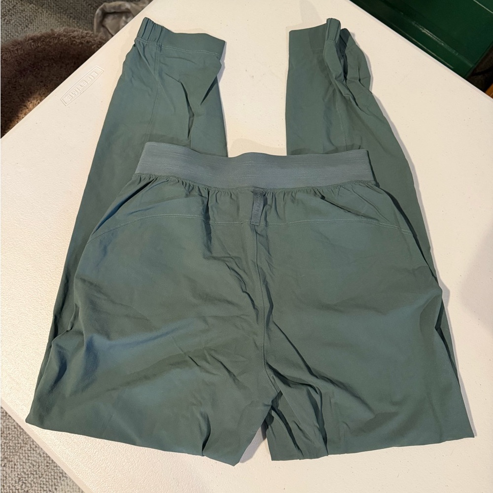 Lululemon joggers - Picture 2 of 7